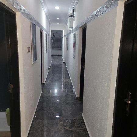 Rush Hotel & Apartments Lagos Esterno foto