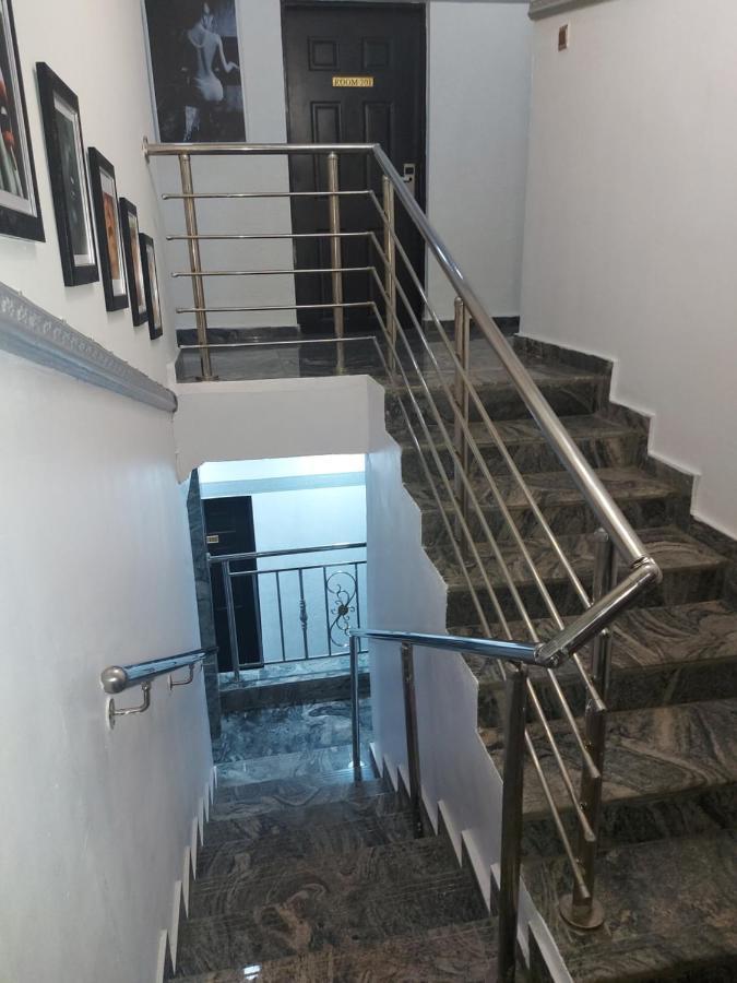 Rush Hotel & Apartments Lagos Esterno foto