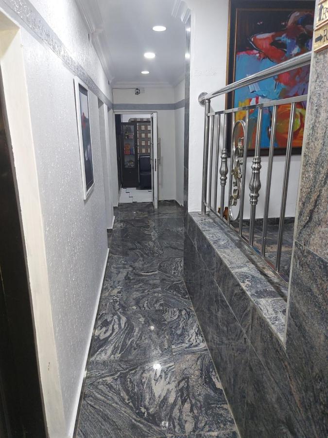 Rush Hotel & Apartments Lagos Esterno foto
