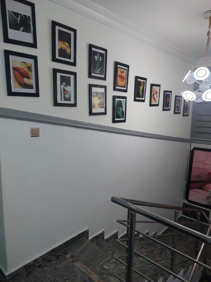 Rush Hotel & Apartments Lagos Esterno foto