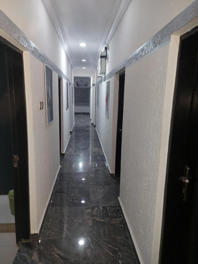 Rush Hotel & Apartments Lagos Esterno foto