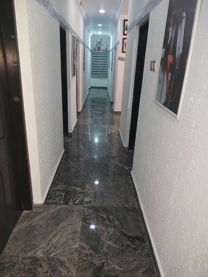 Rush Hotel & Apartments Lagos Esterno foto