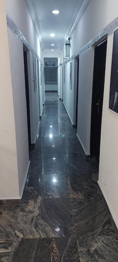Rush Hotel & Apartments Lagos Esterno foto