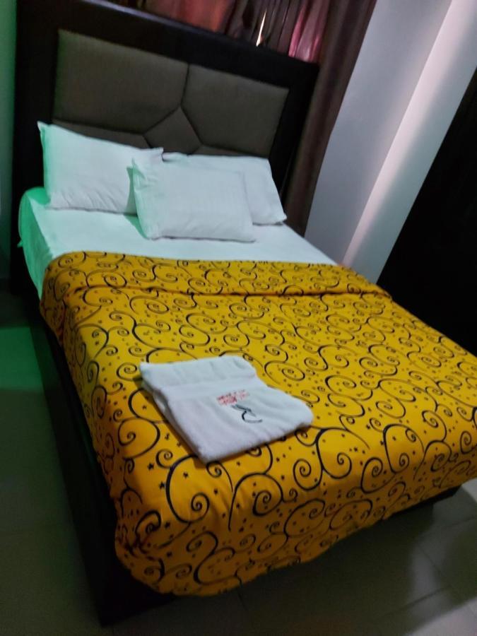 Rush Hotel & Apartments Lagos Esterno foto